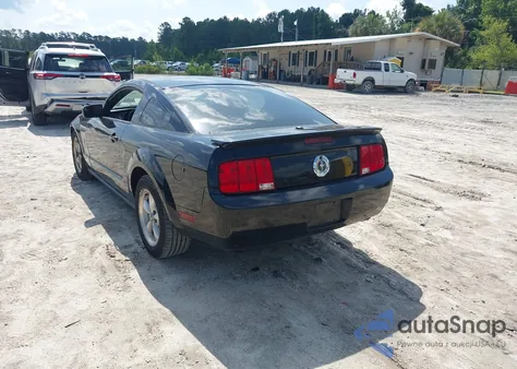 2009 Ford Mustang V6/V6 Premium z USA, uszkodzony, nr VIN 1ZVHT80NX95137108